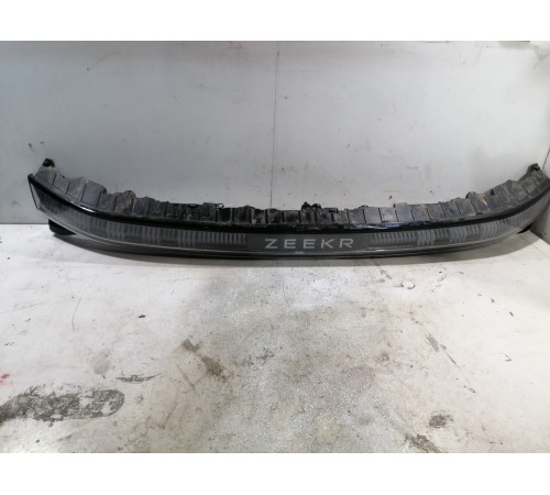 Центральный фонарь крышки багажника