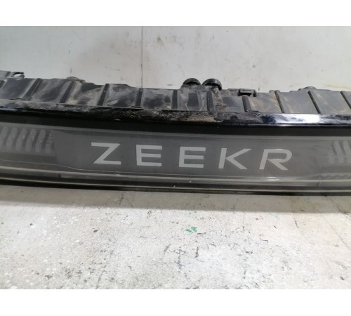 Центральный фонарь крышки багажника