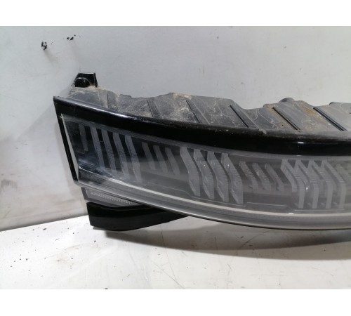 Центральный фонарь крышки багажника