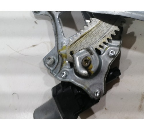 Стеклоподъемник правый задний