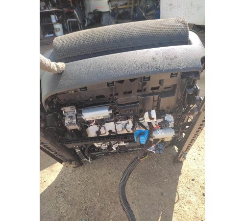 Сиденье(переднее правое)