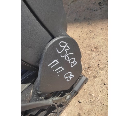 Сиденье(переднее правое)