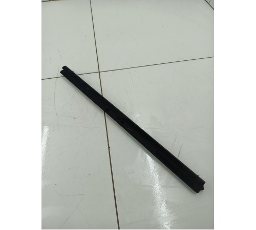 Уплотнитель стекла задний правый внутренний