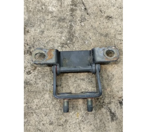 Петля двери багажника