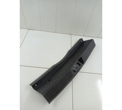 Обшивка задней панели багажника