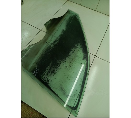 Стекло двери переднее левое