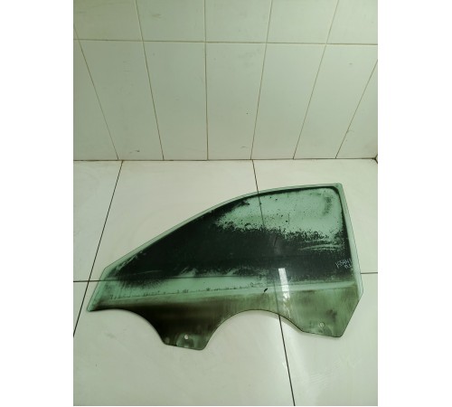 Стекло двери переднее левое