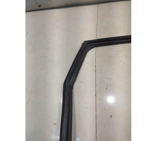 Уплотнитель стекла (задний, правый)