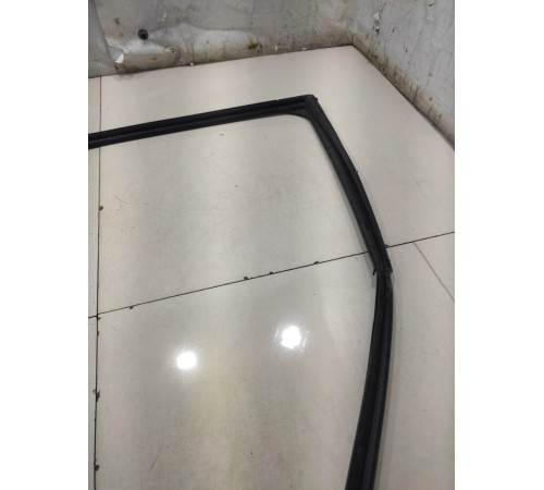 Уплотнитель стекла (задний, правый)