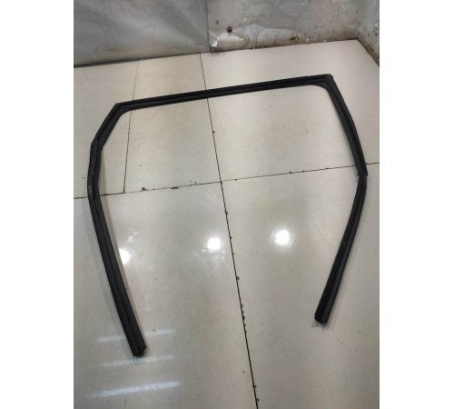 Уплотнитель стекла (задний, правый)