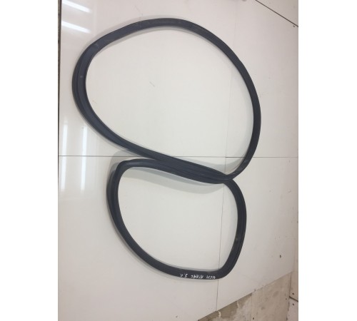 Уплотнитель двери задней левой