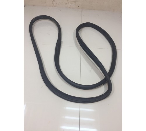 Уплотнитель двери задней левой