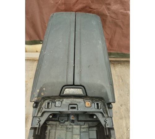 Центральная консоль с подлокотником