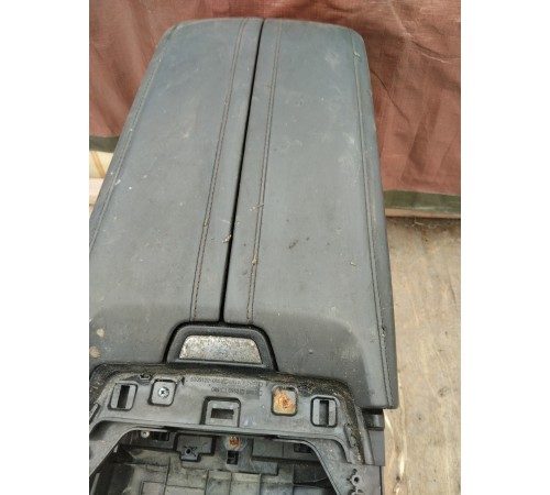 Центральная консоль с подлокотником