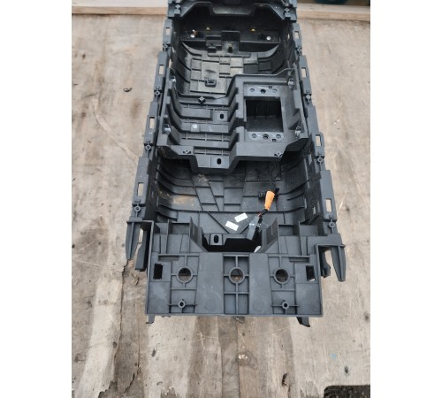 Центральная консоль с подлокотником