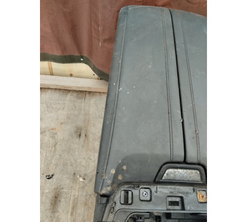 Центральная консоль с подлокотником