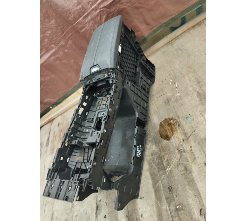 Центральная консоль с подлокотником