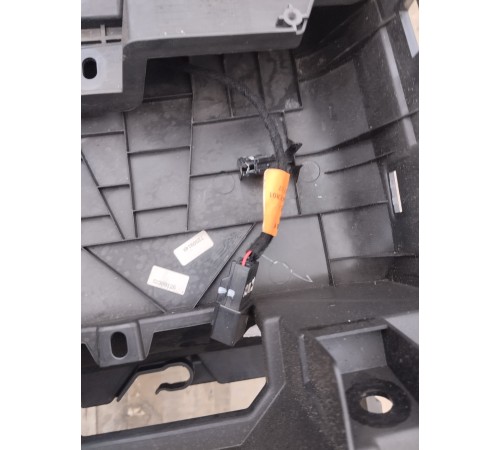 Центральная консоль с подлокотником