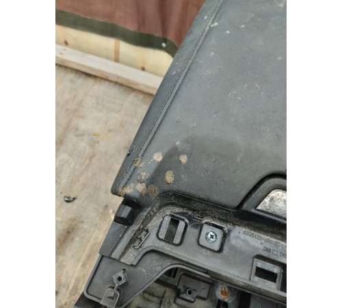 Центральная консоль с подлокотником