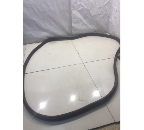 Уплотнитель двери (передний, левый)