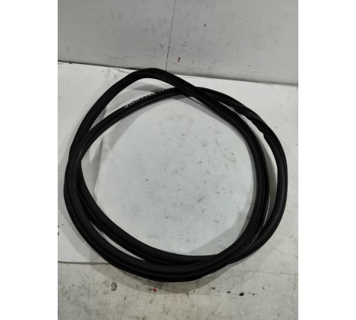 Уплотнитель двери задний правый