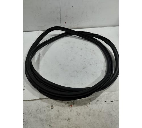 Уплотнитель двери задний правый