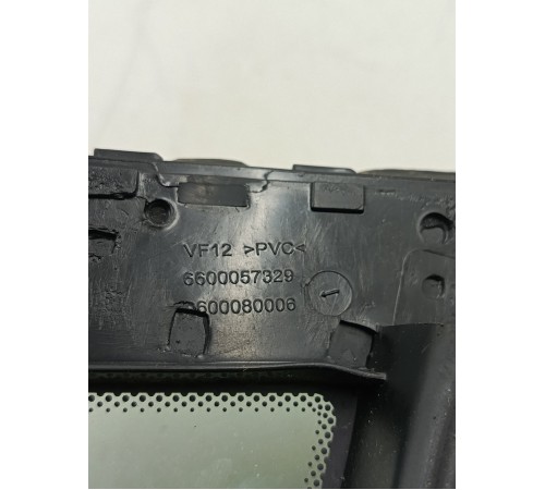 Глухое стекло передней правой двери