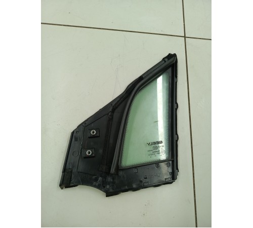 Глухое стекло передней правой двери