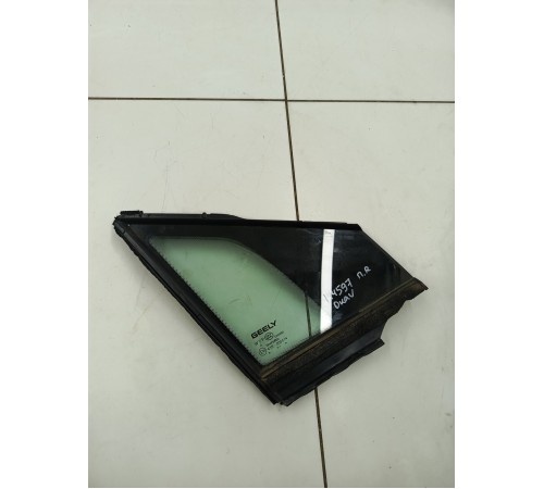 Глухое стекло передней правой двери