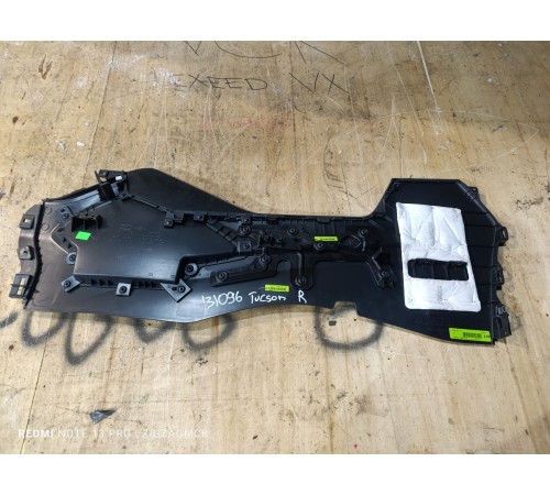 Накладка центральной консоли (правая)