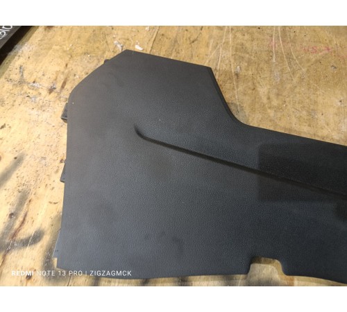 Накладка центральной консоли (правая)