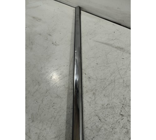 Молдинг стекла передний правый