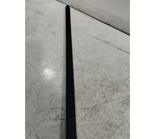 Молдинг стекла передний правый