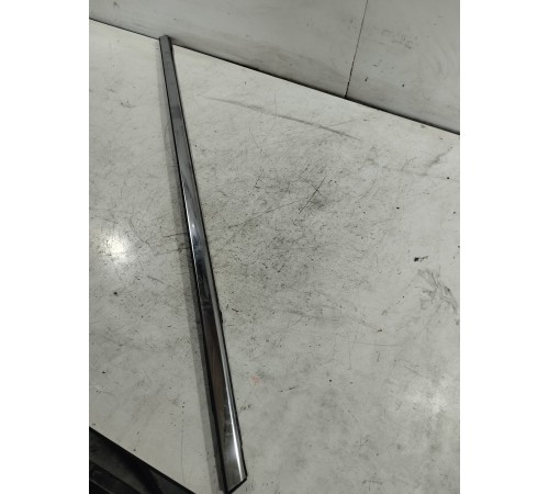 Молдинг стекла передний правый