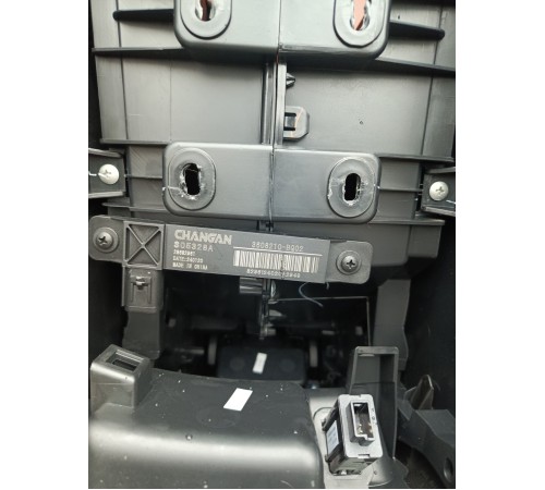 Центральная консоль с подлокотником