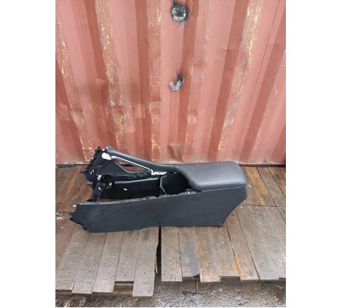 Центральная консоль с подлокотником