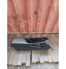 Центральная консоль с подлокотником