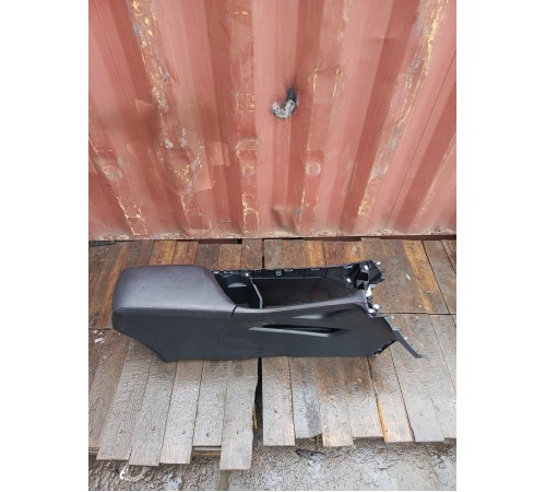 Центральная консоль с подлокотником