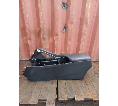 Центральная консоль с подлокотником