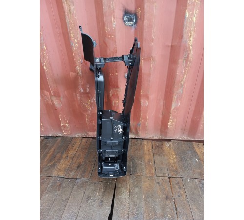 Центральная консоль с подлокотником