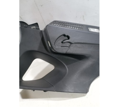 Обшивка задней стойки левая верхняя