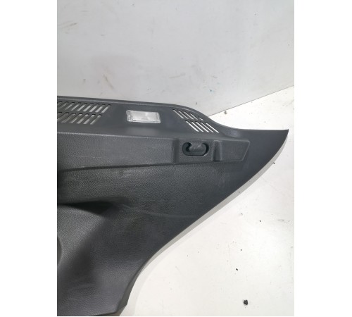 Обшивка задней стойки левая верхняя