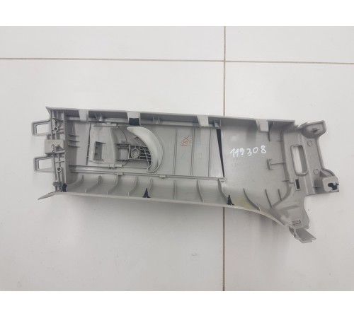 Обшивка центральной стойки правая верхняя