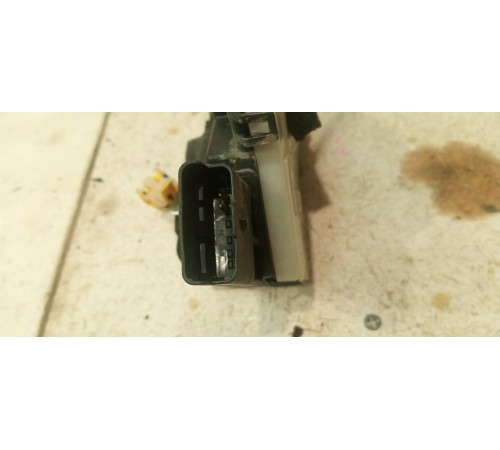 Замок двери передней правой