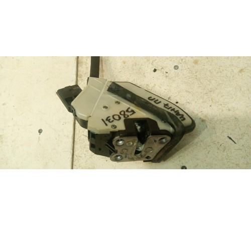 Замок двери передней правой