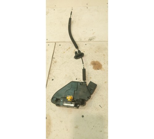 Замок двери передней правой