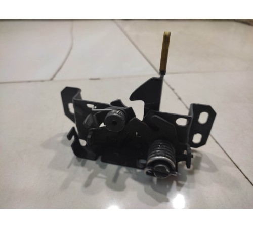 Замок капота