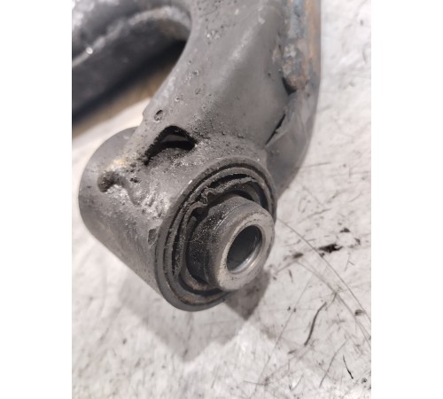 Рычаг подвески (передний правый)