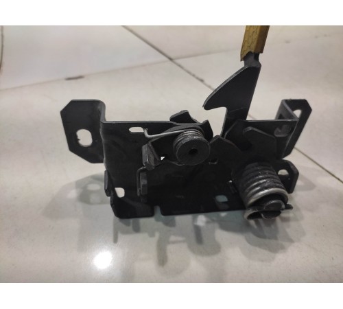 Замок капота