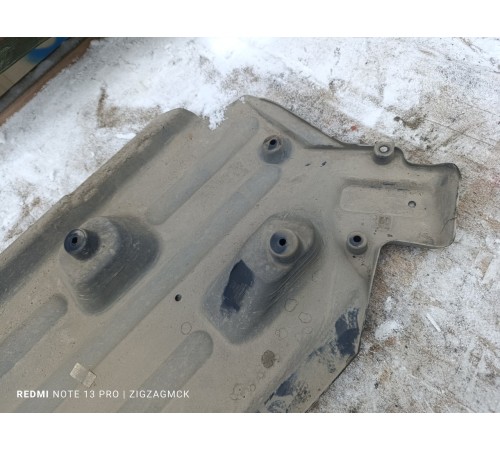 Защита днища антигравийная левая